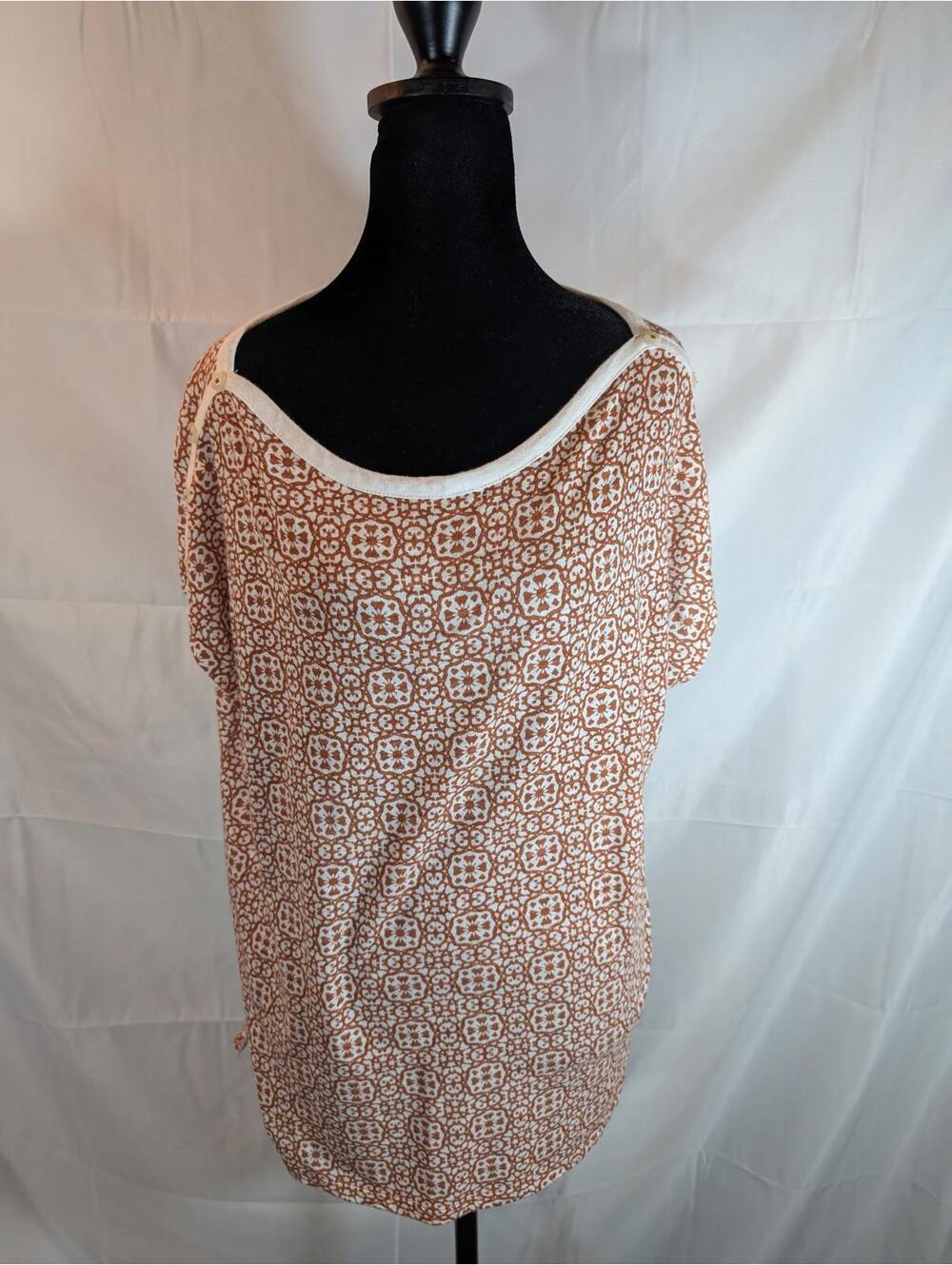 Liz Claiborne Women's Large Orange Geometric Pattern Top w/Button Accents